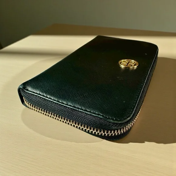 Tory Burch Zip Around Continental Wallet in black - Picture 3 of 12